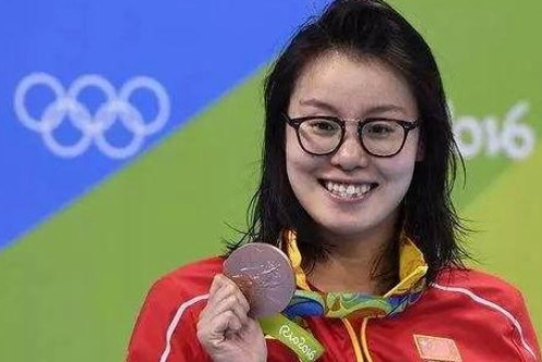 娱乐圈的“吃瓜”生态：明星互动背后的多重影响与思考